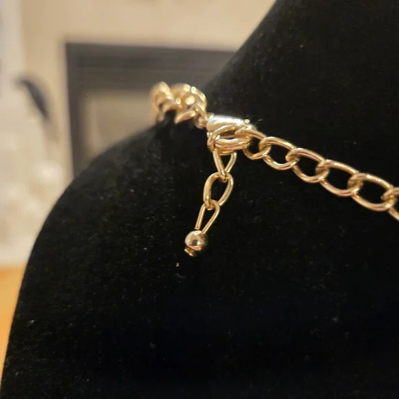 Elegant Orange Beaded Necklace with Gold Accents - Picture 5 of 5